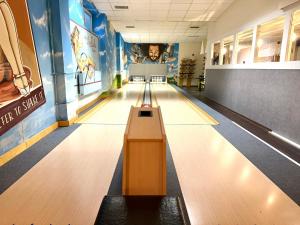 a bowling alley with a bowling alley at Hotel BernsteinSee in Bitterfeld