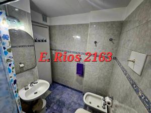 a bathroom with a sink and a toilet at Dos ambientes plaza colon in Mar del Plata