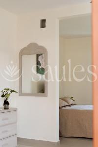 a bedroom with a bed and a mirror at Saules Sueño in Cancún +30 photos