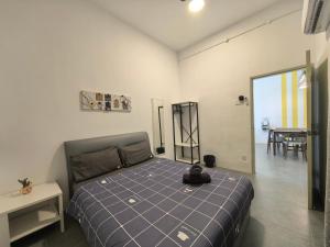 a bedroom with a bed and a dining room at Langkawi Simfoni Lavanya Suite 13 in Kuah +40 photos