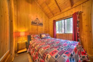 a bedroom with a bed in a wooden cabin at Cabin - Full Kitchen - pet friendly - TV in South Lake Tahoe