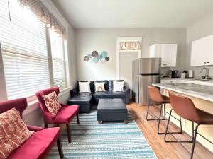 Køkken eller tekøkken på E1 Centrally located in Carytown fully fenced