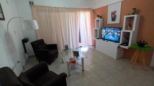 Televisyen dan/atau pusat hiburan di Camila