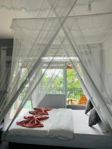 En eller flere senge i et værelse på The Bliss Homestay