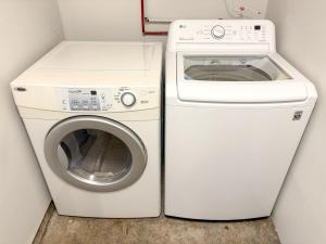 a washing machine and a washer in a room at Vancouver UBC 2BD Suite in Vancouver