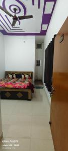 a room with a bed and a ceiling at Sita pathik niwas in Jāmb