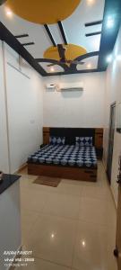 a bed in a room with a ceiling fan at Sita pathik niwas in Jāmb
