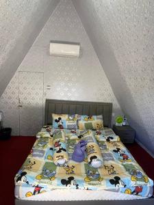 En eller flere senge i et værelse på Natural Bungalow TaKheav Koh Rong