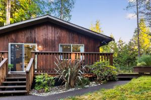 Zahrada ubytování Little Bear Cabin at Raven's Moon + 2 fotografie