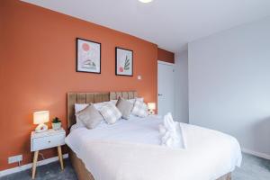 En eller flere senge i et værelse på 3 BDR House By Eason Stays Short Wythenshawe