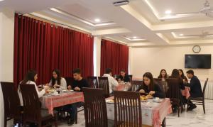 Gæster der bor på Diplomat Hotel