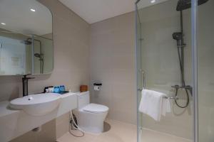 Et badeværelse på Mia Apartments by XÔI Residences