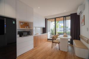 Køkken eller tekøkken på Mia Apartments by XÔI Residences