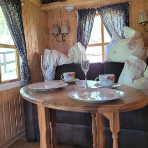 Khu vực ghế ngồi tại Schäferwagen mit Dachterrasse an der Pferdekoppel