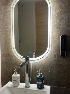 a bathroom sink with a large mirror and a sink sidx sidx sidx sidx at Hulk apartment in Ghaziabad