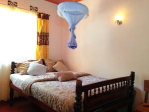 Postel nebo postele na pokoji v ubytování Eeshani Guest Inn