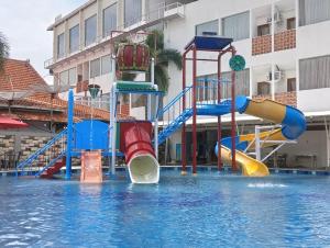 a water slide in a swimming pool in a hotel at Odaita Hotel Pamekasan Madura in Pademabu