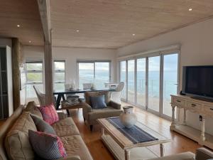 a living room with a couch and a tv at 8 Muller st Tergniet in Tergniet
