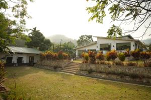 a house with flowers in front of it at Ri Sai Cottage Stays in Nongpoh