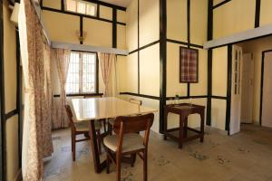 a dining room with a table and chairs at Ri Sai Cottage Stays in Nongpoh