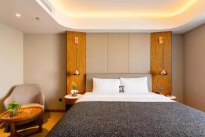 Postel nebo postele na pokoji v ubytování Yitel Collection Shenyang Hunnan Olympic Sports Center Caixia Street Metro Station + 259 fotografií