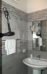 a bathroom with a sink and a mirror at B&B L'Angelica in Piazza Armerina