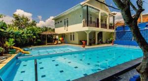 Swimmingpoolen hos eller tæt på Albis Hotel