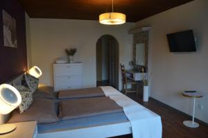 Posteľ alebo postele v izbe v ubytovaní Dahoam by Sarina - Rooms & Suites