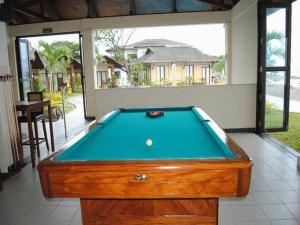 Bàn bi-da tại Kahuna Beach Resort and Spa