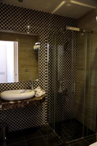 A bathroom at Hotel A44