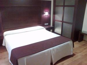 Postel nebo postele na pokoji v ubytování Hotel Anabel Baza
