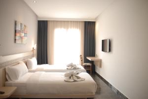A bed or beds in a room at Hotel A44