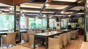 Nhà hàng/khu ăn uống khác tại Regent's Park Hotel at Kayutangan Malang