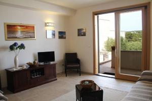 A television and/or entertainment centre at Holiday Home Emily