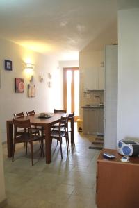 A kitchen or kitchenette at Holiday Home Emily