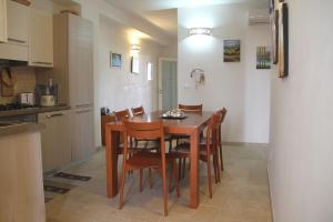 A kitchen or kitchenette at Holiday Home Emily