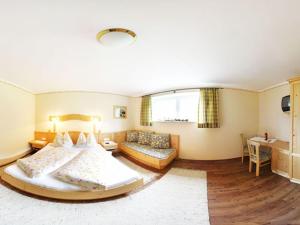 A bed or beds in a room at Ferienwohnungen Schwabhof