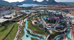 Swimmingpoolen hos eller tæt på OYO 1070 Paradise Resort