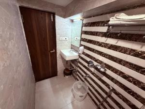 Et badeværelse på Hotel Alka Residency + 155 billeder