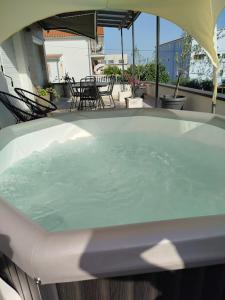 Swimmingpoolen hos eller tæt på Luxury Apartment Slavica