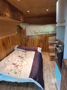a small bedroom with a bed in a room at Sleep-in Beauty in Thakeham