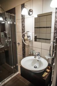 Kúpeľňa v ubytovaní Apartamenty Siedem Komnat Siedmiu Mistrzów