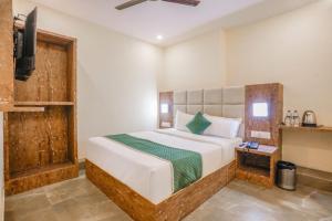 a bedroom with a bed and a television in it at Hotel Crystal By Glitz Hotels in Mumbai