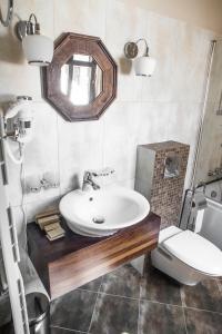Kúpeľňa v ubytovaní Apartamenty Siedem Komnat Siedmiu Mistrzów