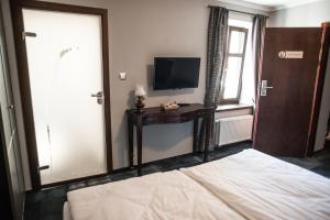 Posteľ alebo postele v izbe v ubytovaní Apartamenty Siedem Komnat Siedmiu Mistrzów