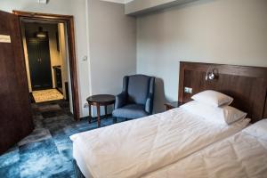 Posteľ alebo postele v izbe v ubytovaní Apartamenty Siedem Komnat Siedmiu Mistrzów