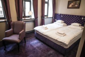 Posteľ alebo postele v izbe v ubytovaní Apartamenty Siedem Komnat Siedmiu Mistrzów