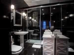 Kúpeľňa v ubytovaní Hotel Betmanowska Main Square Residence Adults Only