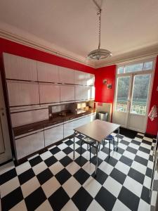 Køkken eller tekøkken på Echappée mosane GITE 10 PERSONNES MAX