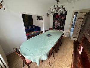 a dining room with a green table and chairs at Echappée mosane GITE 10 PERSONNES MAX in Waulsort